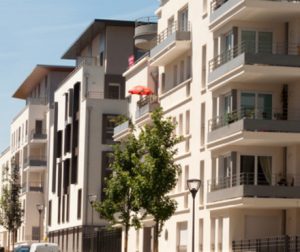 محادثة فرنسية عن إيجار شقة