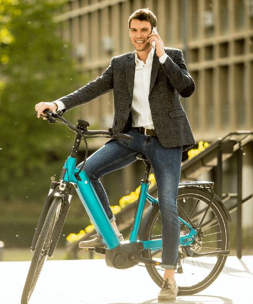 محادثة فرنسية داخل محل إيجار دراجات