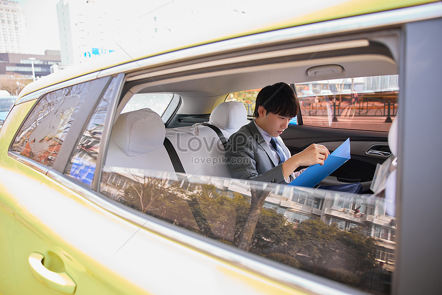 محادثة فرنسية لسائح مع سائق تاكسي 1