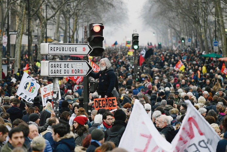 محادثة فرنسية بين صديقين حول الاضراب في فرنسا 1
