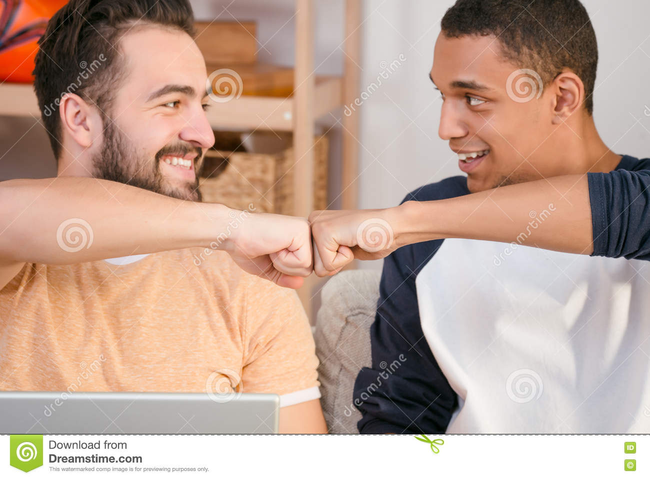 محادثة فرنسية بين صديقين في وقت الفراغ 1