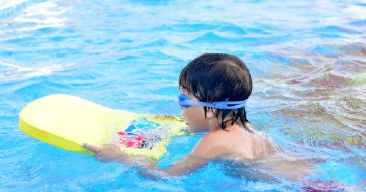 محادثة فرنسية بأكاديمية تعليم السباحة 2